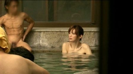 天音るか 温泉旅館で男湯に入ったニューハーフが男達にレイプされる 画像
